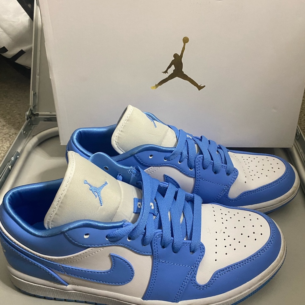 Jordan 1 low unc Women’s